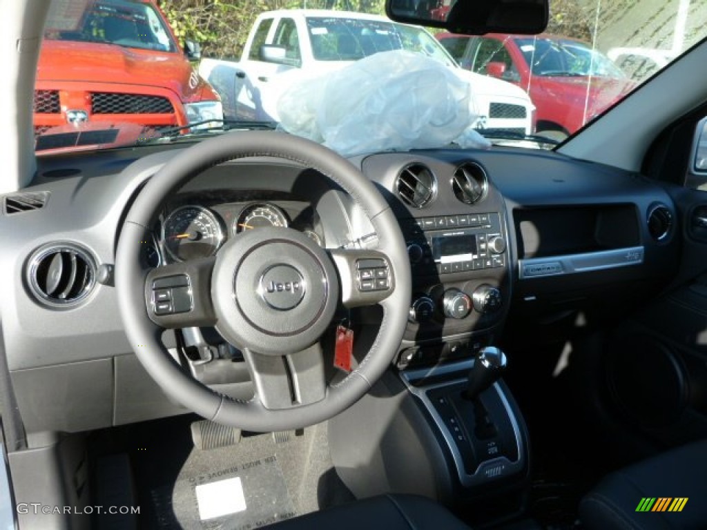 2014 Compass Latitude 4x4 - Bright White / Dark Slate Gray photo #14