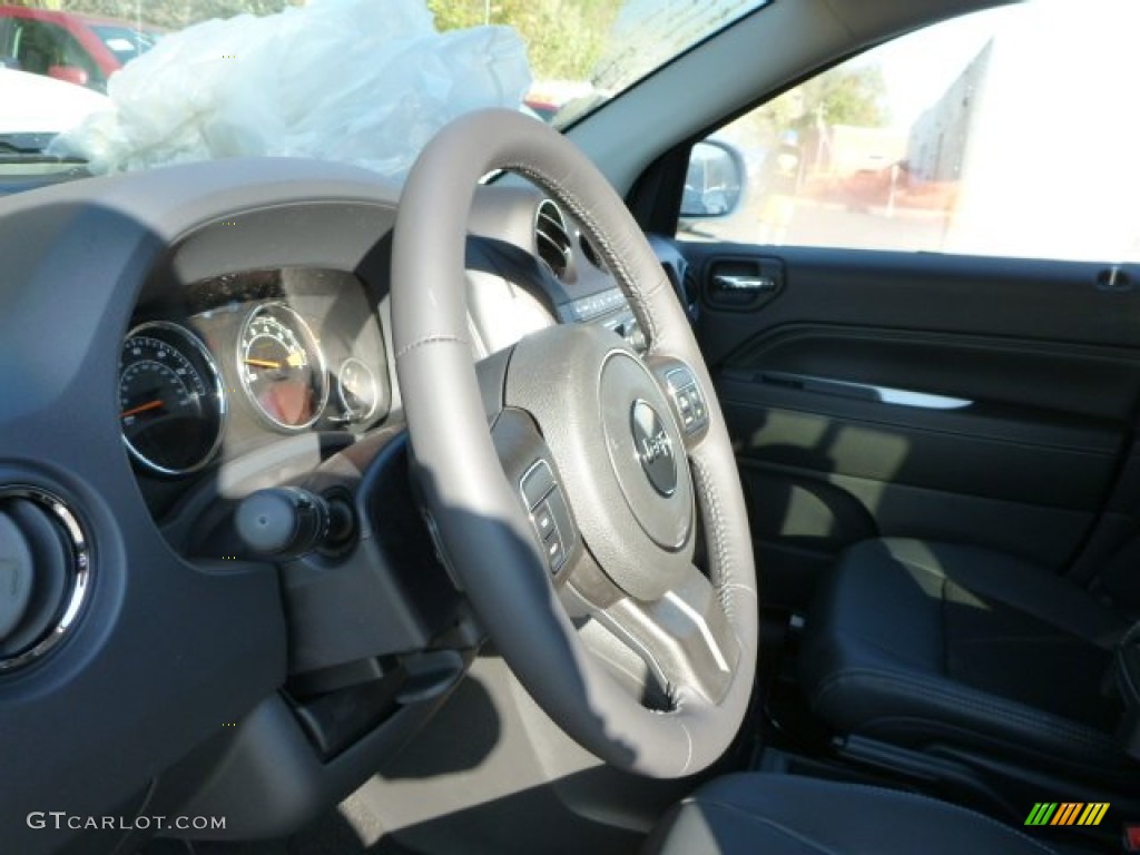 2014 Compass Latitude 4x4 - Bright White / Dark Slate Gray photo #17