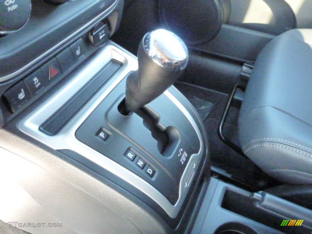 2014 Compass Latitude 4x4 - Bright White / Dark Slate Gray photo #18