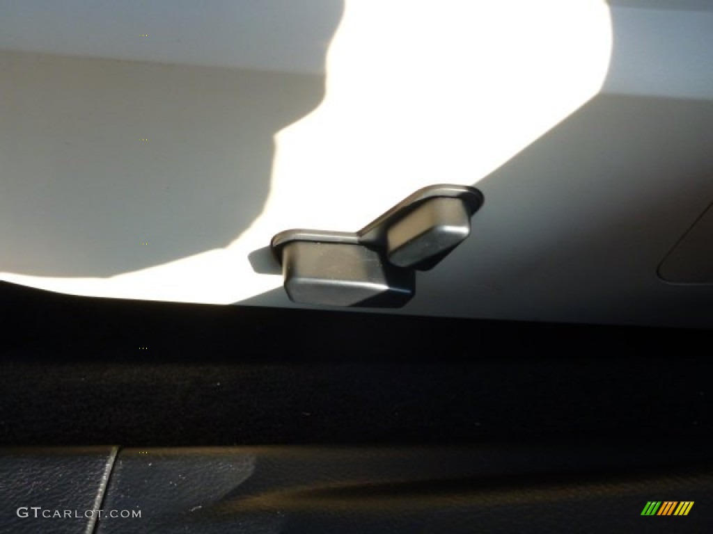2014 200 Limited Sedan - Cashmere Pearl / Black/Light Frost Beige photo #19
