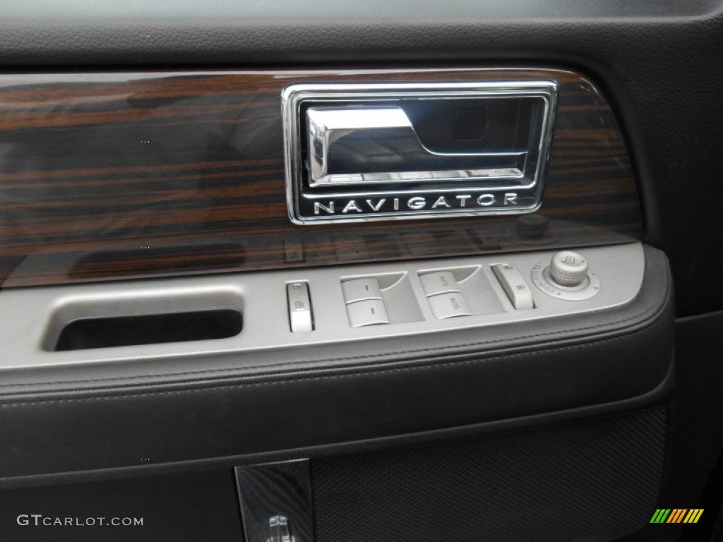 2010 Navigator L 4x4 - Tuxedo Black Metallic / Charcoal Black photo #15