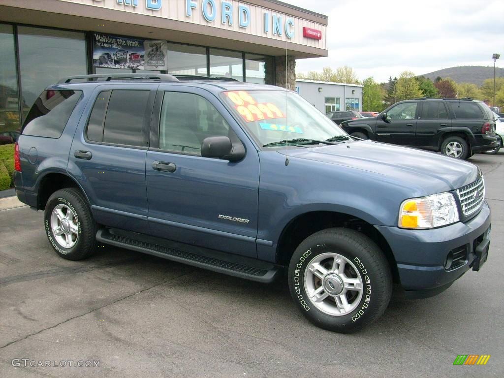 2004 Explorer XLT 4x4 - Medium Wedgewood Blue Metallic / Graphite photo #4