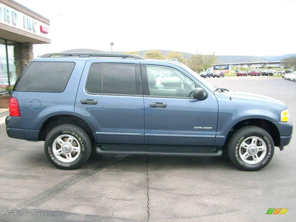 2004 Explorer XLT 4x4 - Medium Wedgewood Blue Metallic / Graphite photo #5