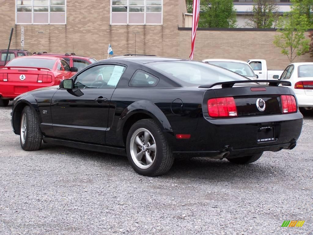 2006 Mustang GT Deluxe Coupe - Black / Dark Charcoal photo #2