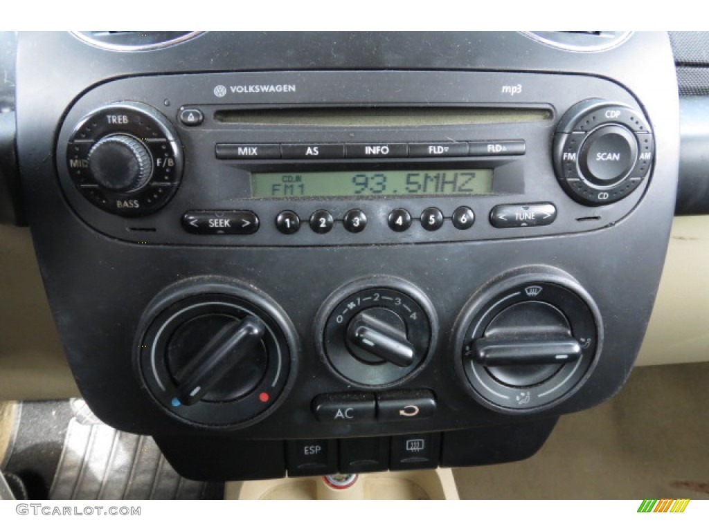 2007 Volkswagen New Beetle 2.5 Coupe Controls Photos