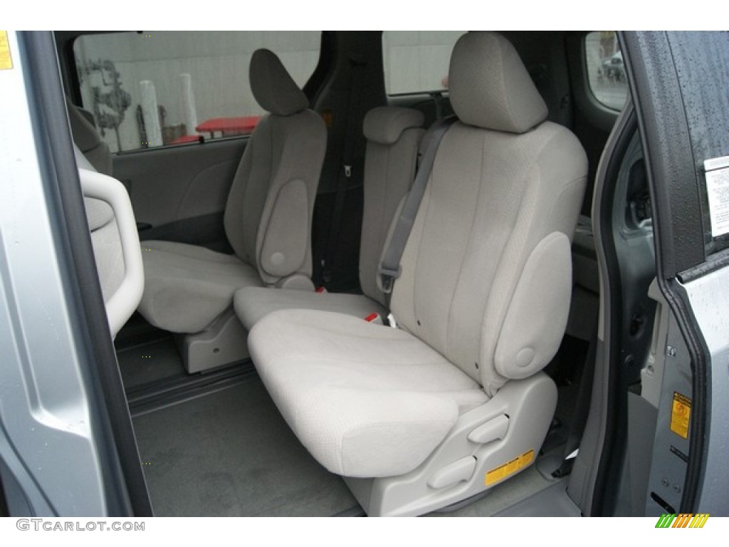 2014 Sienna LE - Silver Sky Metallic / Light Gray photo #8