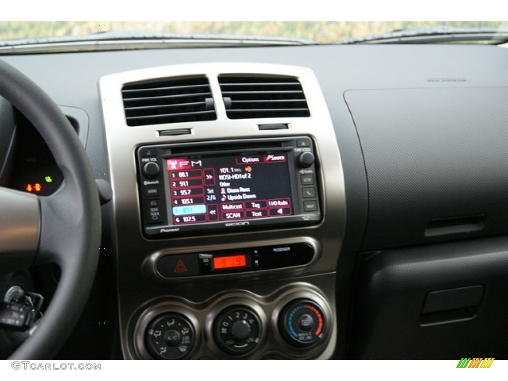 2014 Scion xD Standard xD Model Controls Photo #87410385