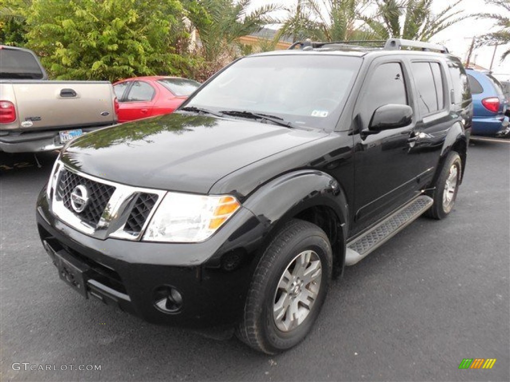 Super Black Nissan Pathfinder