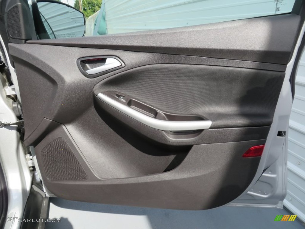 2014 Focus SE Hatchback - Ingot Silver / Charcoal Black photo #17
