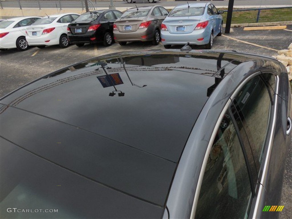 2012 Azera  - Smoke Gray Metallic / Black photo #8