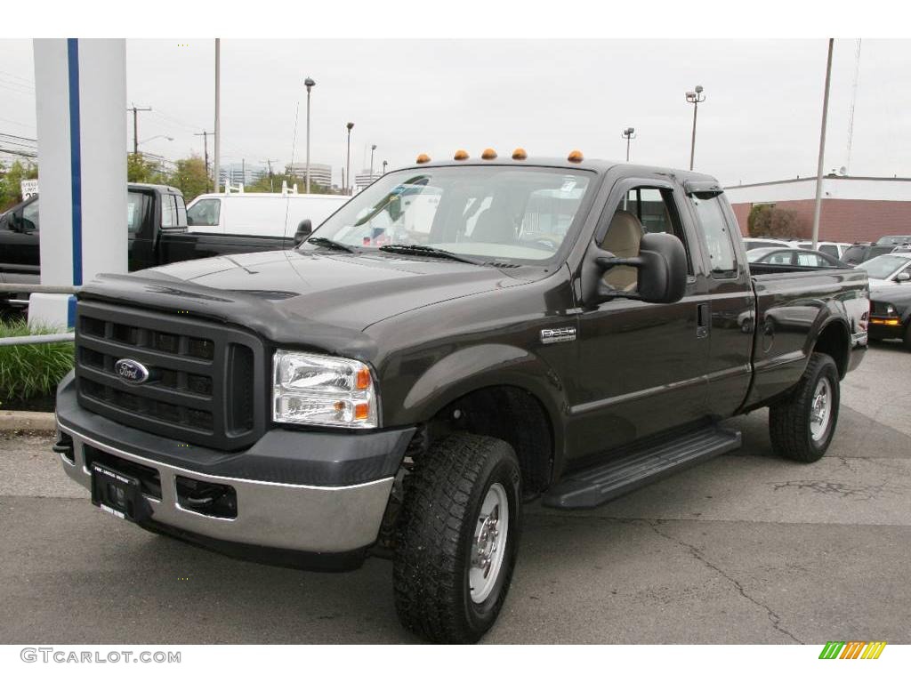 2006 F250 Super Duty XL SuperCab 4x4 - Dark Stone Metallic / Tan photo #1