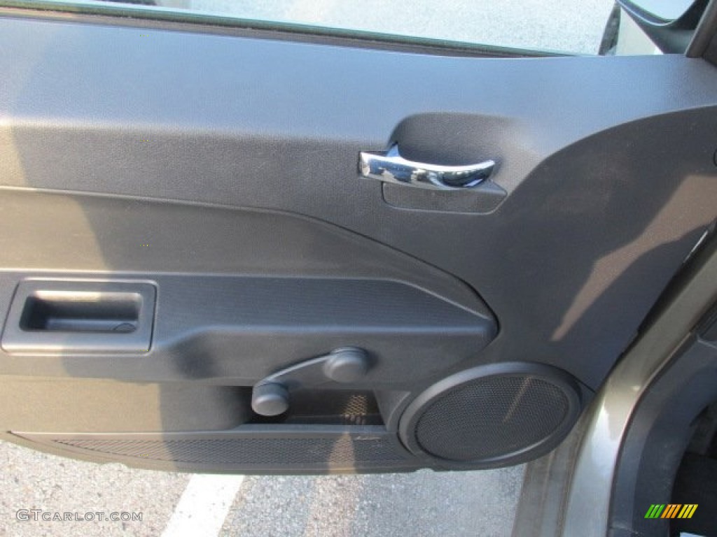 2008 Caliber SE - Light Khaki Metallic / Dark Slate Gray photo #9