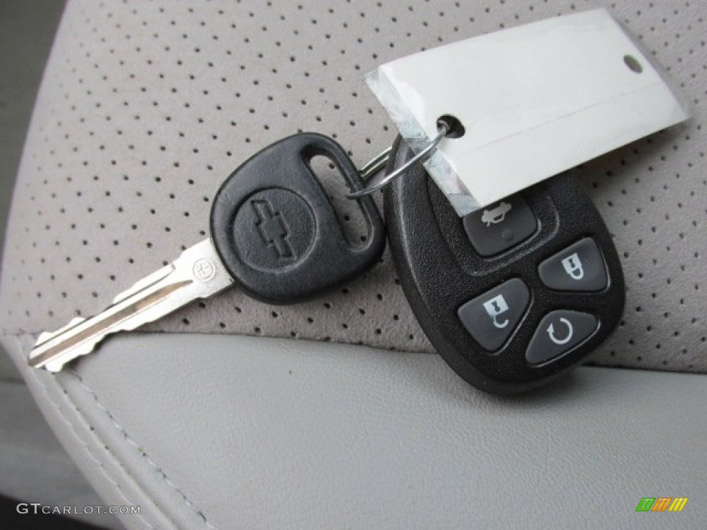 2007 Chevrolet Malibu Maxx LTZ Wagon Keys Photos