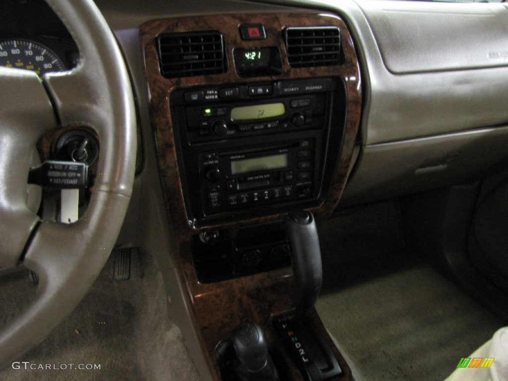 1999 4Runner Limited 4x4 - Imperial Jade Green Mica / Oak photo #17