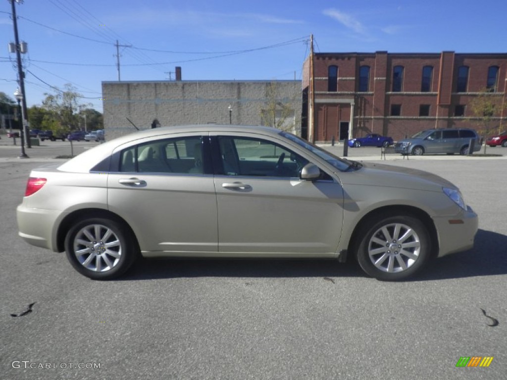 2010 Sebring Limited Sedan - White Gold / Medium Pebble Beige/Cream photo #2