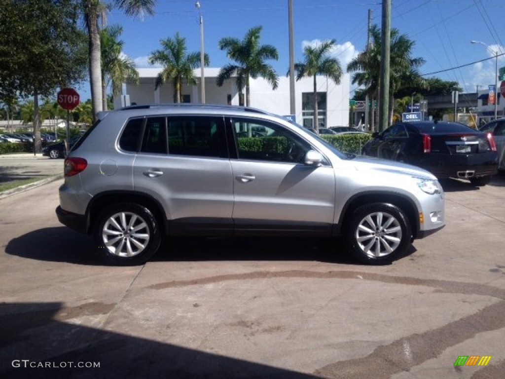 2011 Tiguan SE - Reflex Silver Metallic / Charcoal photo #6