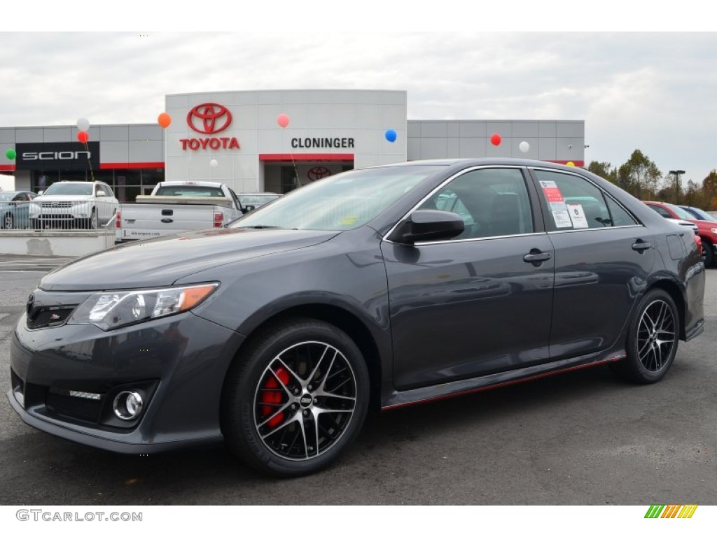 2014 Camry SE - Magnetic Gray Metallic / Black photo #1