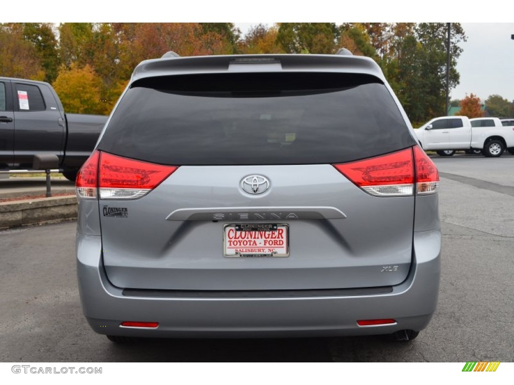 2014 Sienna XLE - Silver Sky Metallic / Light Gray photo #4