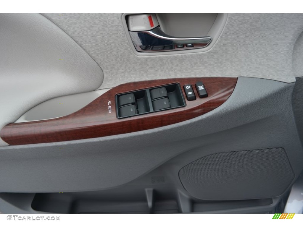 2014 Sienna XLE - Silver Sky Metallic / Light Gray photo #8