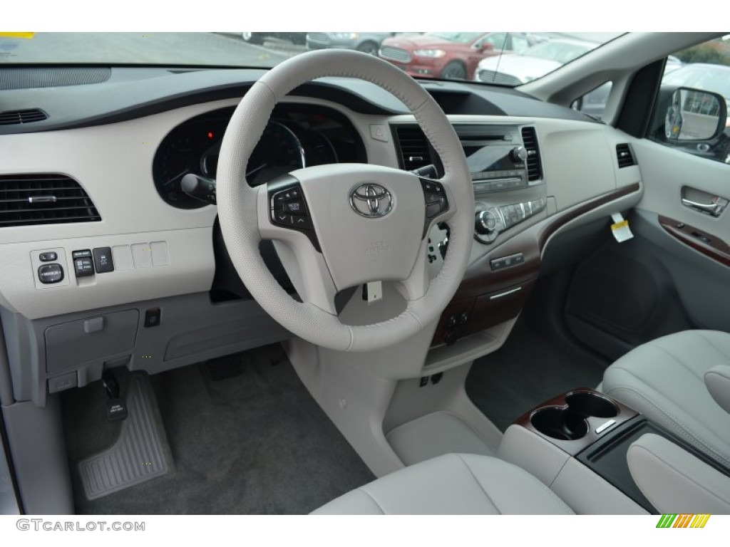Light Gray Interior 2014 Toyota Sienna XLE Photo #87429475