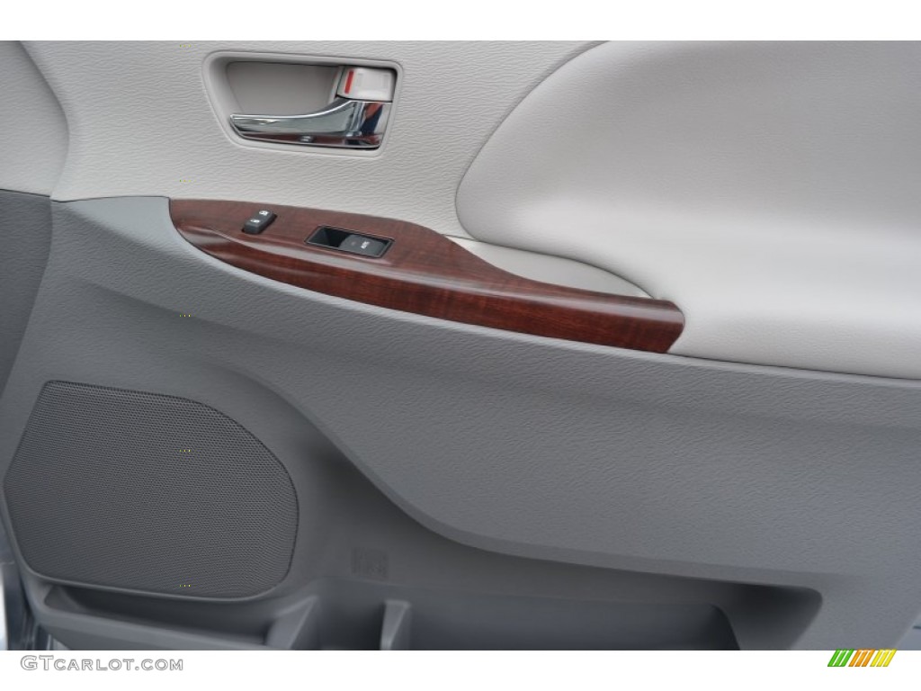 2014 Sienna XLE - Silver Sky Metallic / Light Gray photo #14