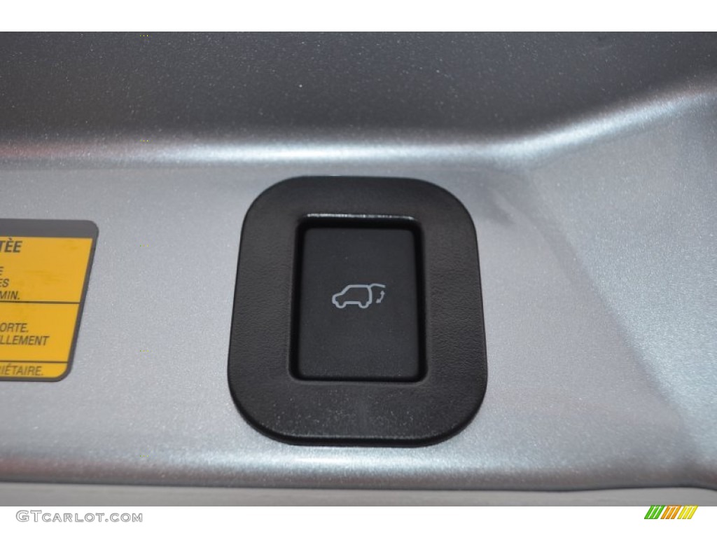 2014 Sienna XLE - Silver Sky Metallic / Light Gray photo #18