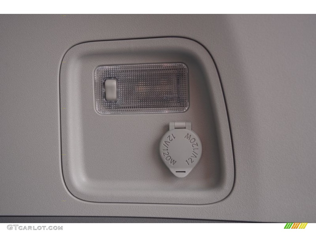 2014 Sienna XLE - Silver Sky Metallic / Light Gray photo #19