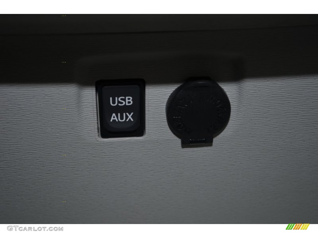 2014 Sienna XLE - Silver Sky Metallic / Light Gray photo #31