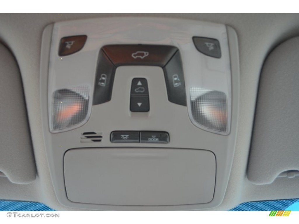 2014 Sienna XLE - Silver Sky Metallic / Light Gray photo #34