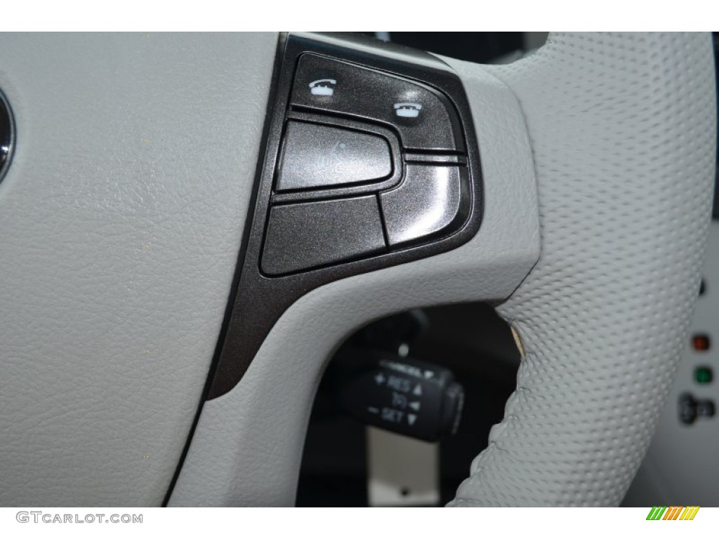 2014 Sienna XLE - Silver Sky Metallic / Light Gray photo #36