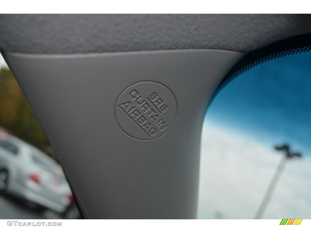 2014 Sienna XLE - Silver Sky Metallic / Light Gray photo #40