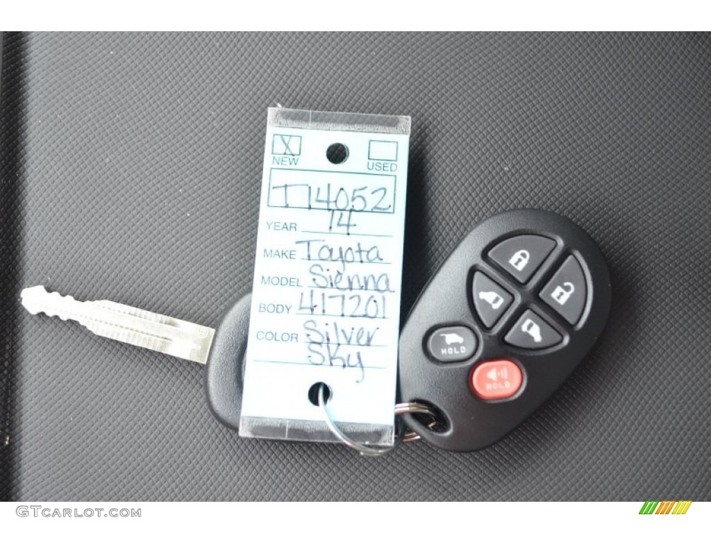 2014 Sienna XLE - Silver Sky Metallic / Light Gray photo #42