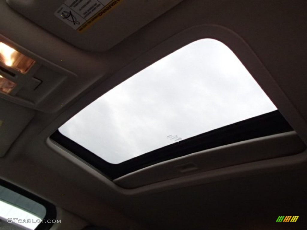 2011 Nitro Heat 4x4 - Inferno Red Crystal Pearl / Dark Slate Gray photo #15