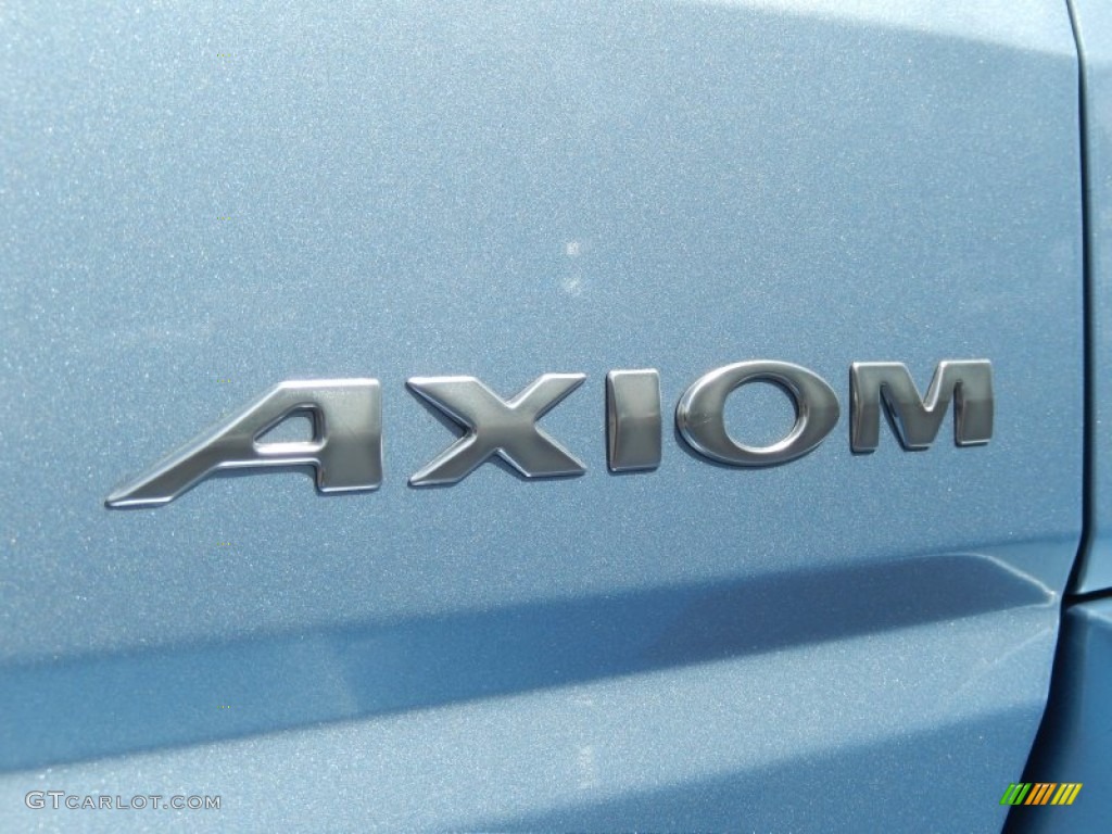 2004 Isuzu Axiom XS Marks and Logos Photos