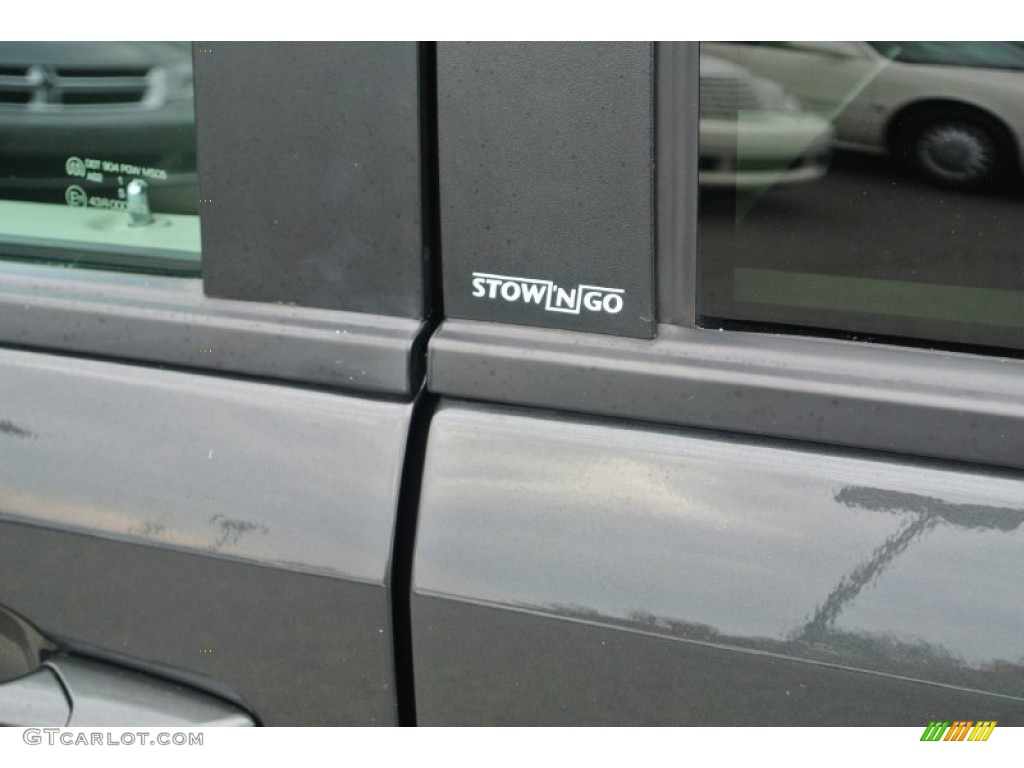 2012 Grand Caravan SXT - Dark Charcoal Pearl / Black/Light Graystone photo #7