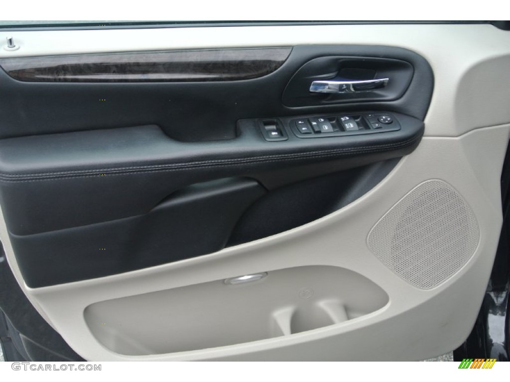 2012 Grand Caravan SXT - Dark Charcoal Pearl / Black/Light Graystone photo #10