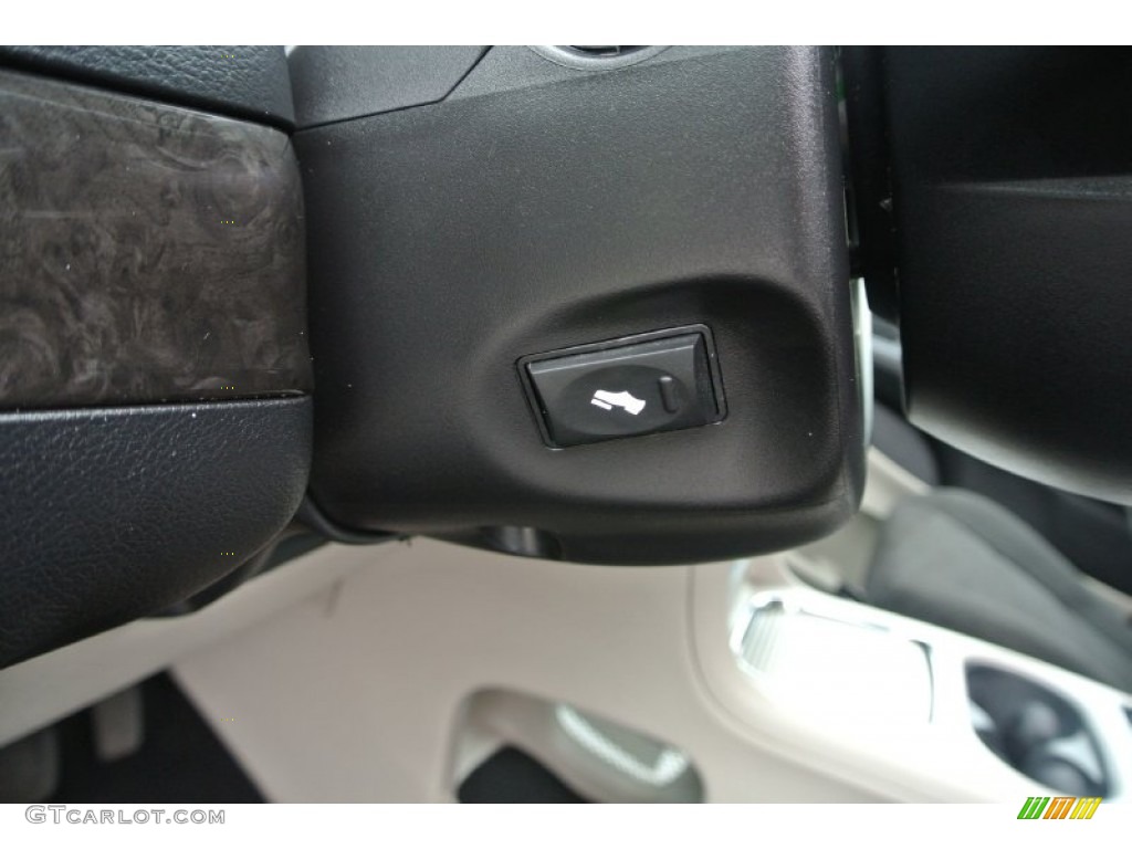 2012 Grand Caravan SXT - Dark Charcoal Pearl / Black/Light Graystone photo #11
