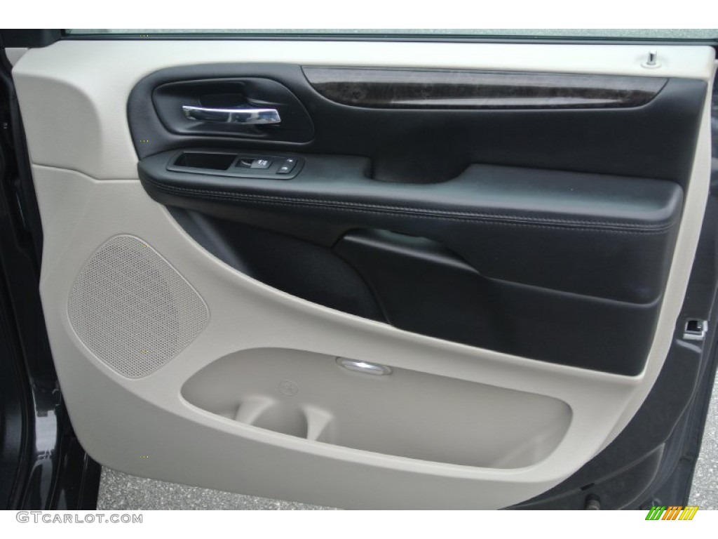 2012 Grand Caravan SXT - Dark Charcoal Pearl / Black/Light Graystone photo #21