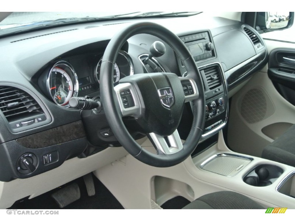 2012 Grand Caravan SXT - Dark Charcoal Pearl / Black/Light Graystone photo #24