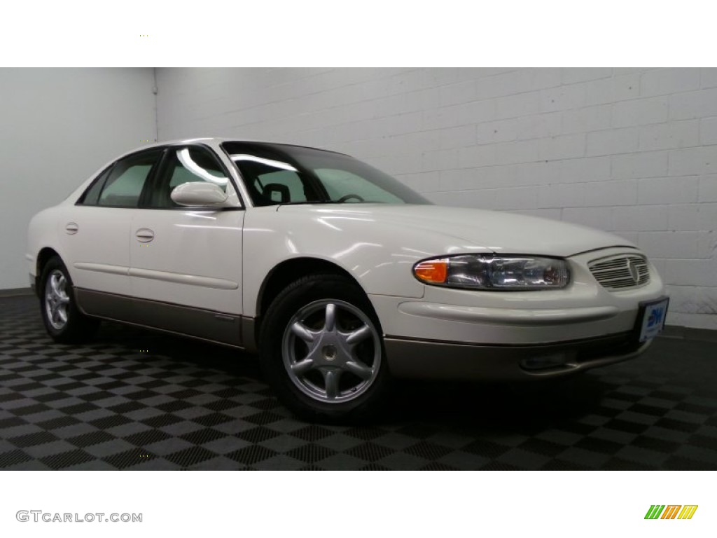 2003 Regal LS - White / Taupe photo #1