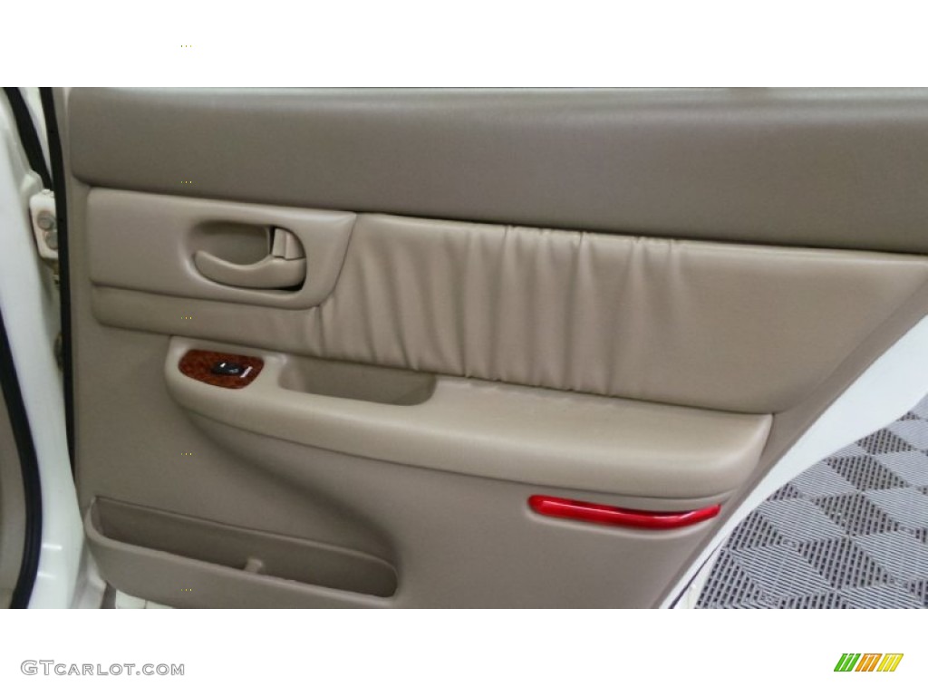 2003 Regal LS - White / Taupe photo #14
