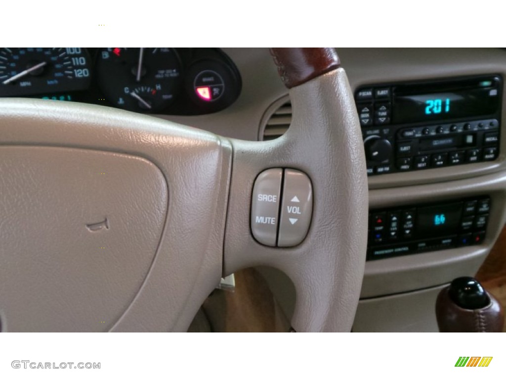 2003 Regal LS - White / Taupe photo #18
