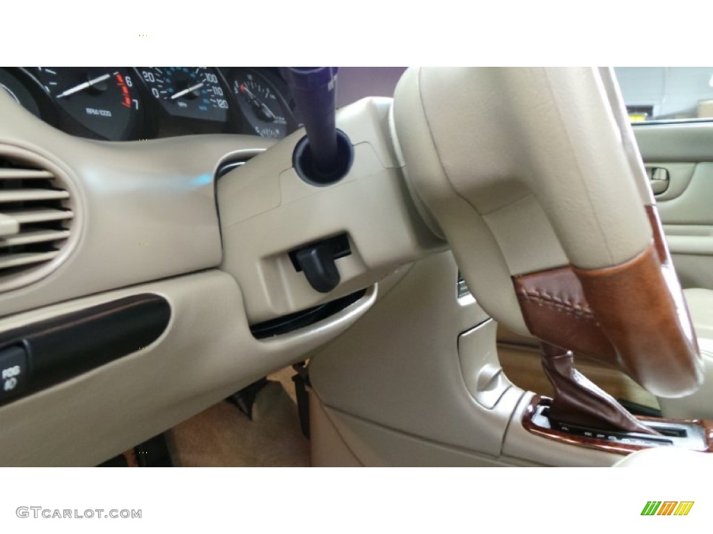 2003 Regal LS - White / Taupe photo #20