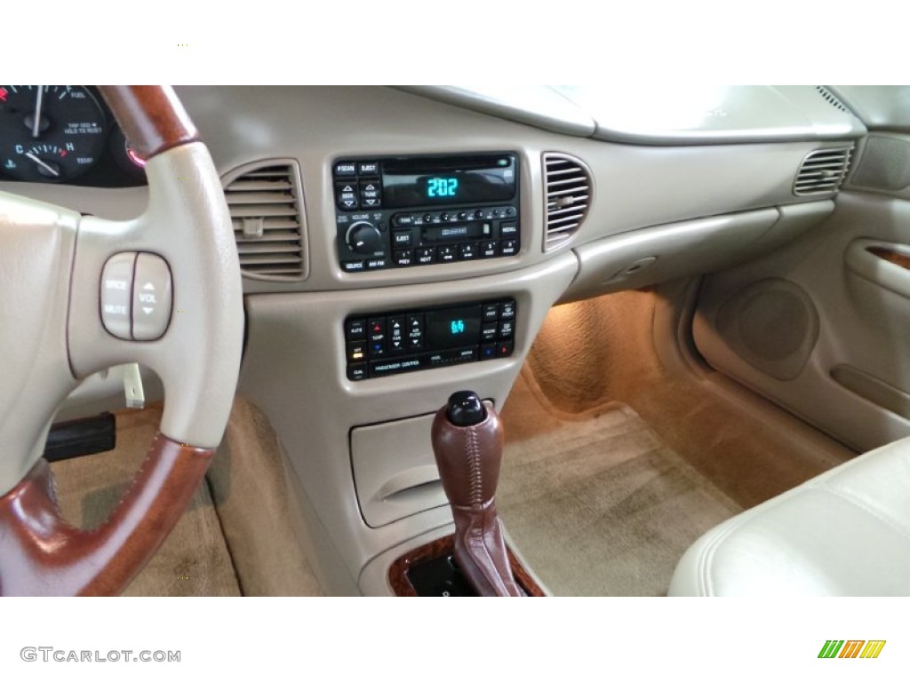 2003 Regal LS - White / Taupe photo #24
