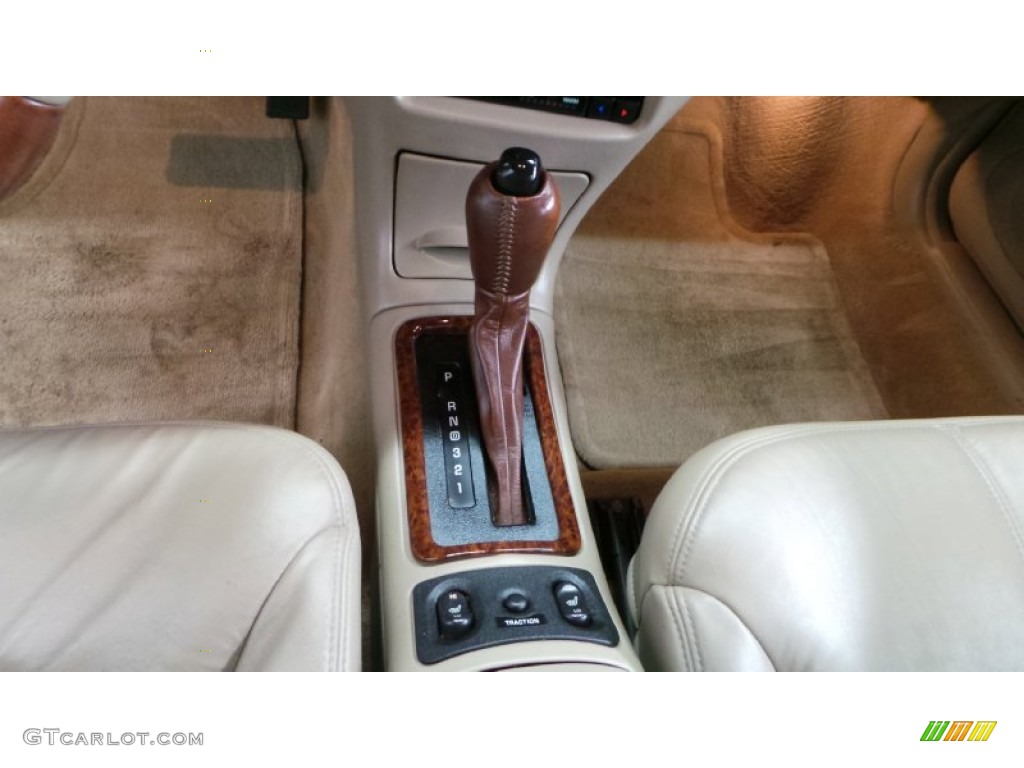 2003 Regal LS - White / Taupe photo #25