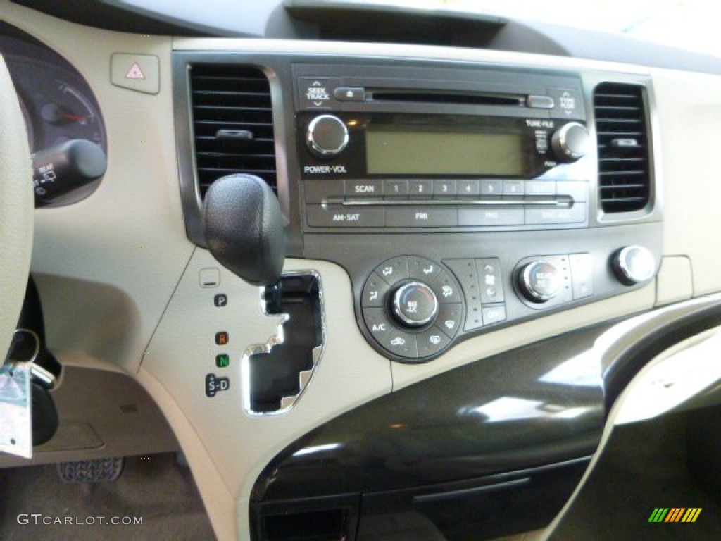 2014 Toyota Sienna L Controls Photos
