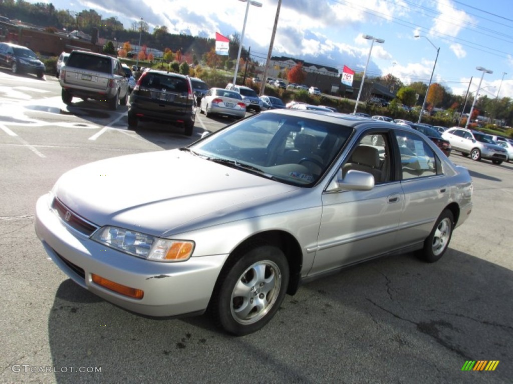 1997 Accord SE Sedan - Heather Mist Metallic / Ivory photo #5