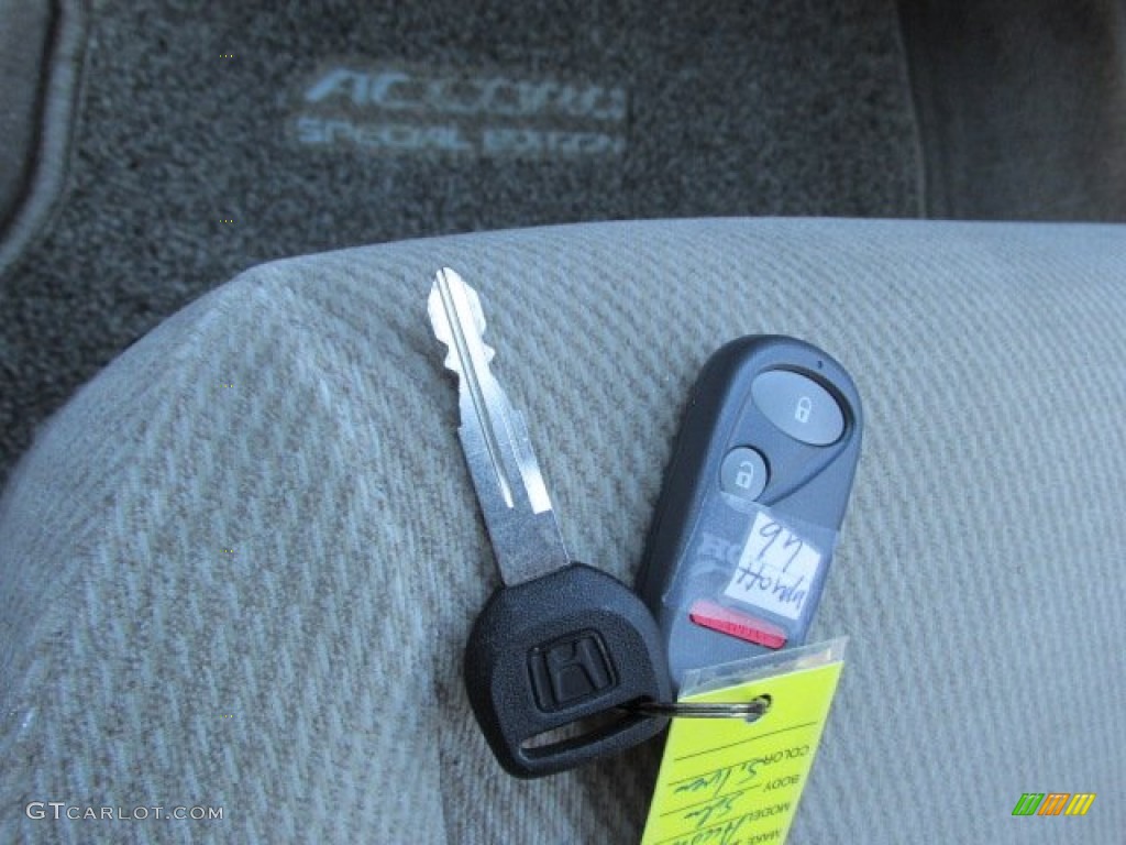 1997 Honda Accord SE Sedan Keys Photos