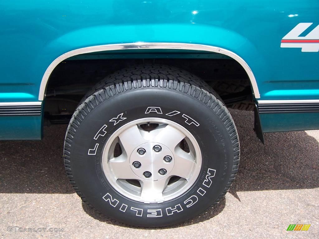 1994 Sierra 1500 SLE Extended Cab 4x4 - Bright Teal Metallic / Gray photo #25