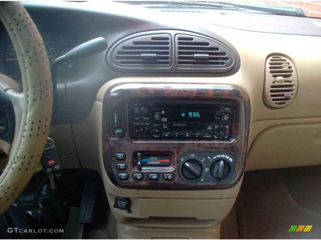 1998 Town & Country LXi - Taupe Metallic / Camel photo #9
